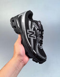 New Balance black 740