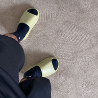 YEEZY SLIDE RESIN