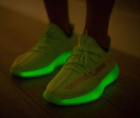 YEEZY BOOST 350 V2 GLOW IN THE DARK