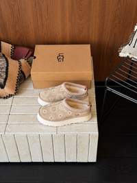 UGG Floral Beige